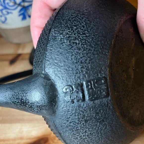 Vintage Japanese Cast Iron Teapot - Picture 7 of 9